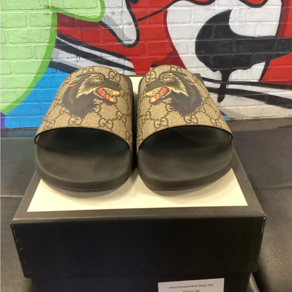 Gucci GG Beige and Black Wolf Print Slides